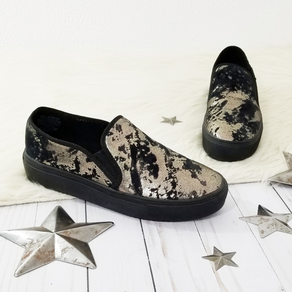 Wanted Metallic Gold distressed sneakers black 7.5